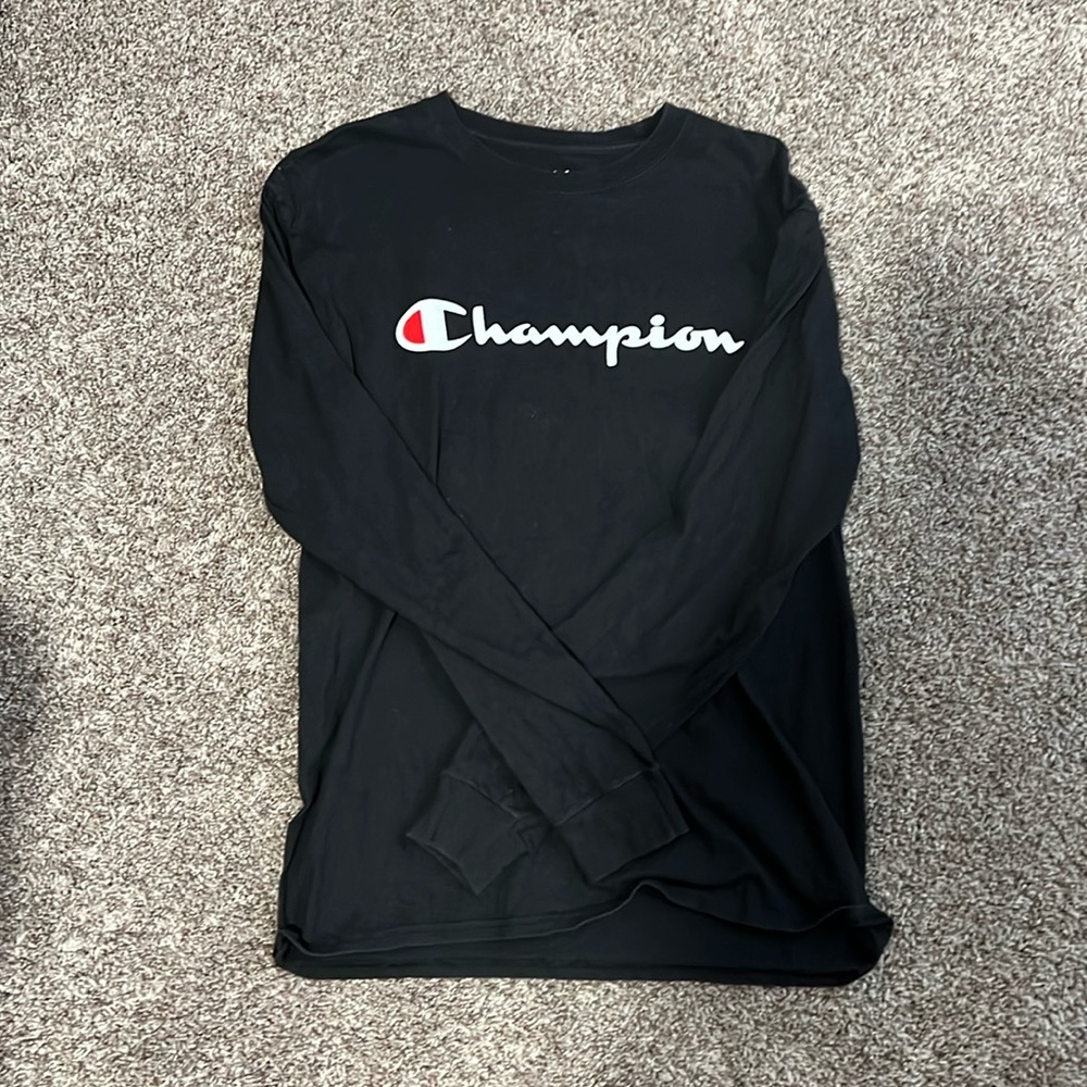 Black long sleeved men’s champion shirt size L